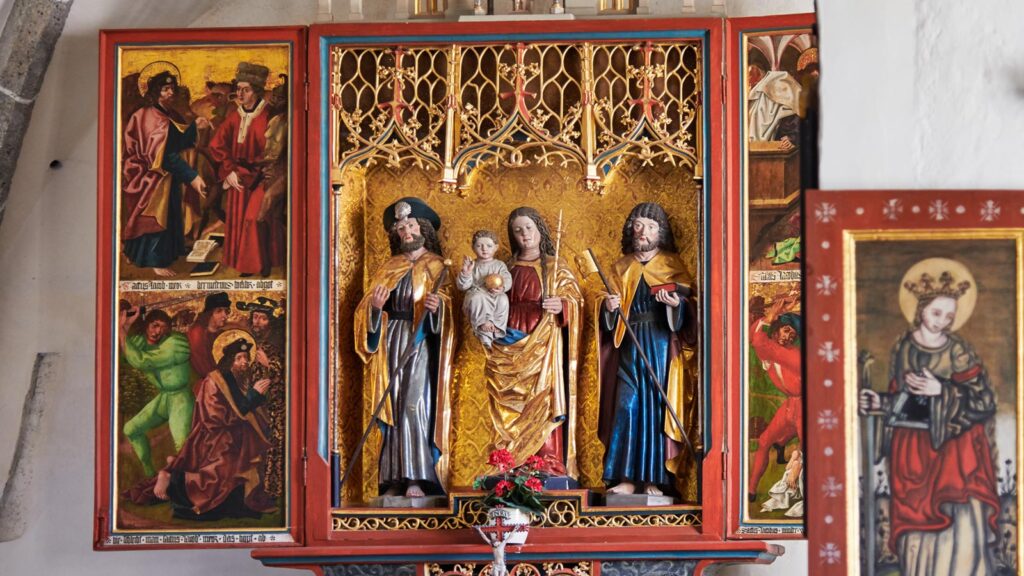 Detail der Altarfiguren in Nößlach